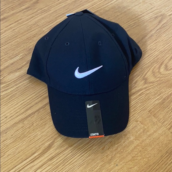 black nike hat